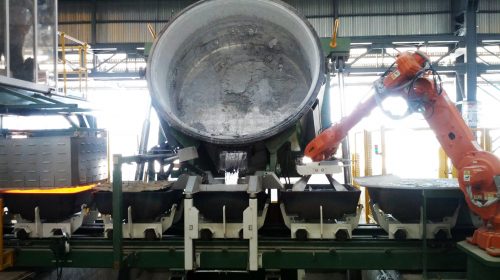 SCS-Hydraulically-operated crucible tilters